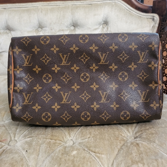 (SOLD)Authentic Louis Vuitton Monogram speedy 30 - Picture 9 of 12